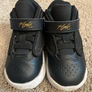 Air Jordan Max Aura 4 Kids Black and White Sneakers